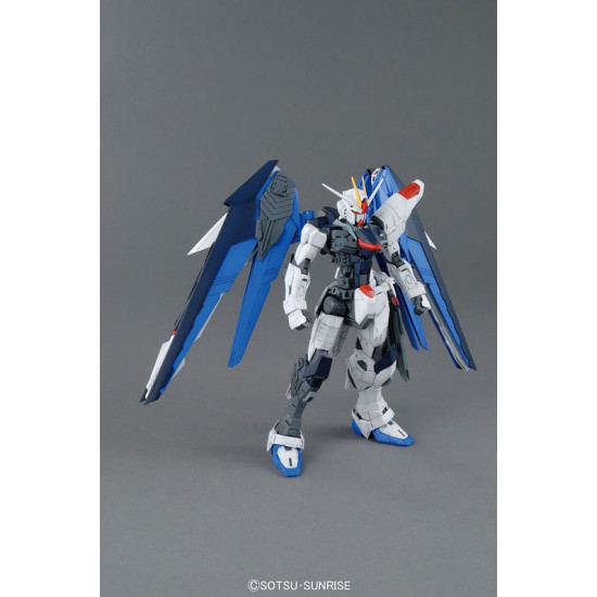 MG 1/100 ZGMF-X10A Freedom Gundam 2.0